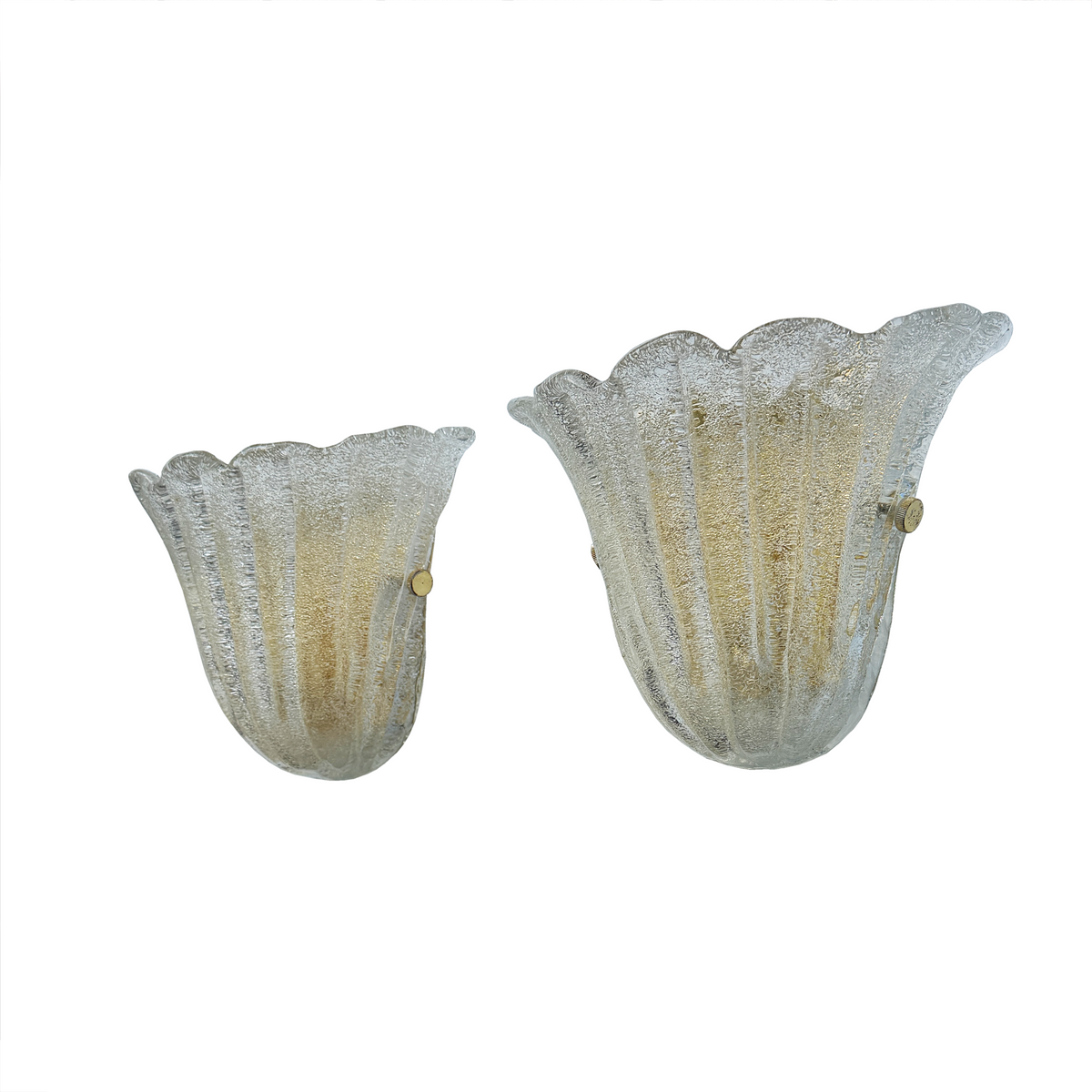 Close-up of graniglia embedded glass shards and scalloped fluted edge on Murano sconce