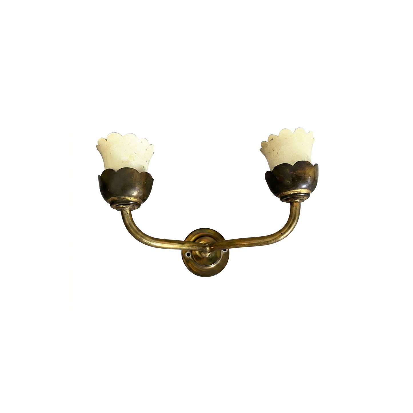 Dual brass arm construction and wall mount on vintage Italian mid-century sconce